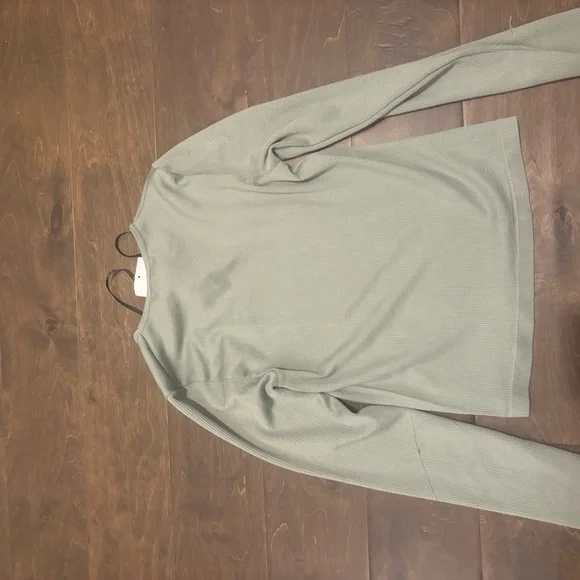 Never worn! Side small green top from forever 21 - Picture 3 of 3